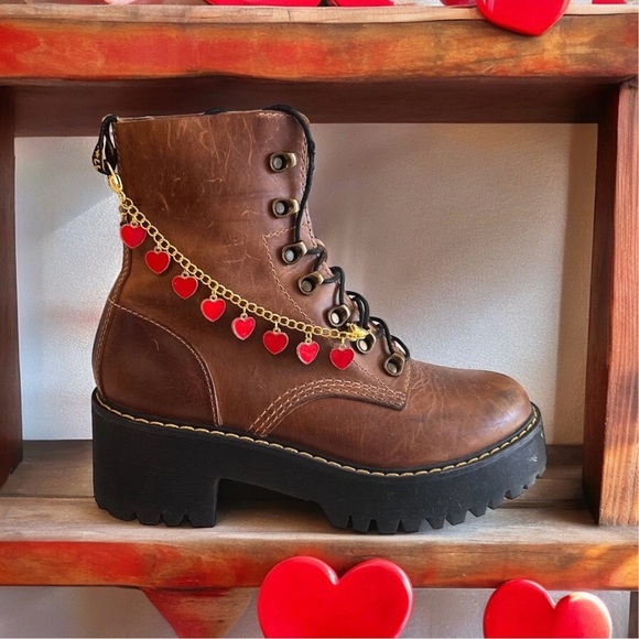 Gold toned and red enamel Heart Charm chain for your boot. 7.5” - Picture 5 of 16